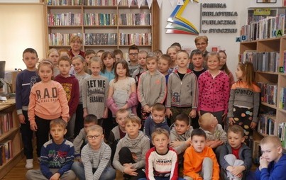 Zdjęcie do Uczniowie klas I i II z Zespołu Oświatowego w Stoczku z wizytą w bibliotece!